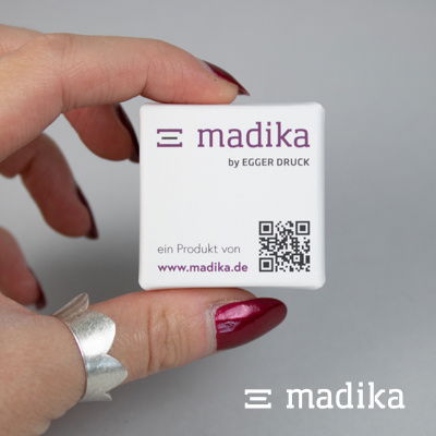 Eine Faltschachtel von madika.de mit QR-Code. madika-Faltschachtel bedruckt QR-Code
