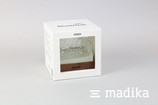 Eine Schachtel von madika.de mit Sichtfenster. madika-Schachtel mit Sichtfenster