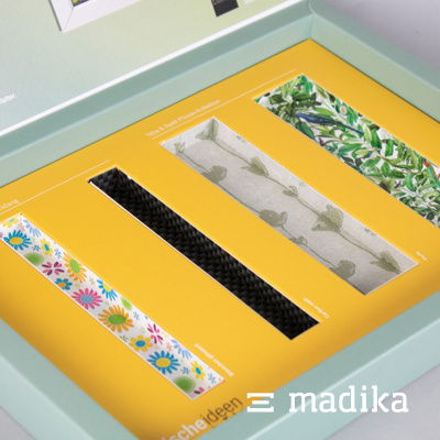 Eine Klappschachtel von madika.de mit maximalistisch bedrucktem Inlay. madika-Klappschachtel Inlay bedruckt