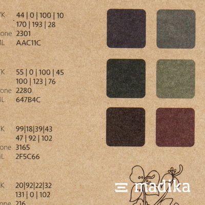 Bunte Bedruckung auf braunem Naturkarton. Bedruckung auf braunem Naturkarton