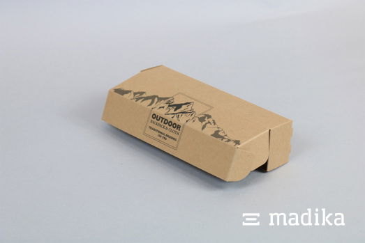 Braune Klappschachtel mit schwarzer Bedruckung. Braune Klappschachtel mit schwarzer Bedruckung