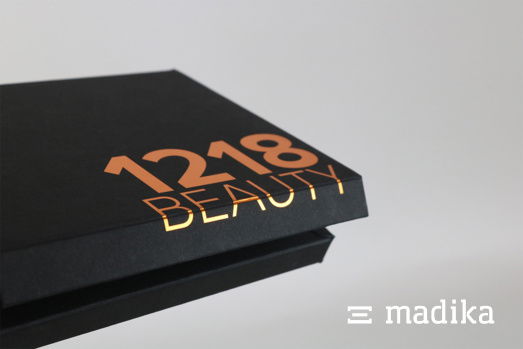 Schwarze Magnetschachtel mit Heißfolienprägung Schwarze Magnetschachtel mit Heißfolienprägung