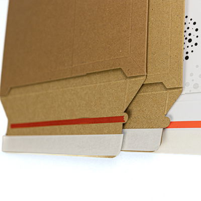 Diese Versandhüllen haben ein Aufreißband am Verschluss. Versandhüllen mit Aufreißband