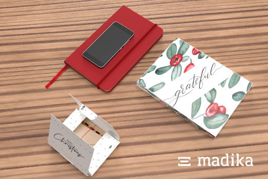 Bedruckte Steckschachteln im verspielten Design Bedruckte Steckschachtel für eine Sammlung von Briefumschlägen