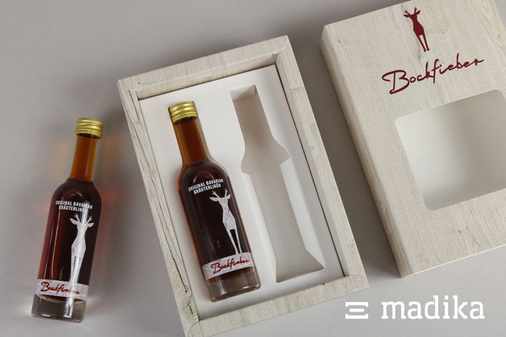 Flaschenverpackung zum Schieben mit individuellem Inlay Flaschenverpackung zum Schieben mit individuellem Inlay