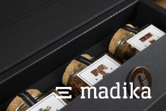 Schwarze Naturkarton-Schachtel für Tee-Gläser Schwarze Naturkarton-Schachtel für Tee-Gläser