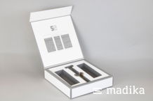 Wie aus einem Guss: Elektronikverpackung und passend bedrucktes Inlay aus Karton Elektronikverpackung mit Hohlwand und bedrucktem Inlay