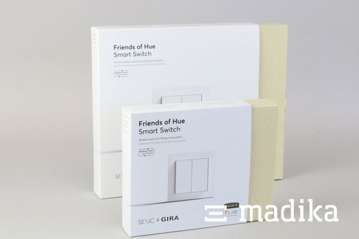 Zwei Elektronikverpackung mit bedruckten Schubern Zwei Elektronikverpackung mit bedruckten Schubern