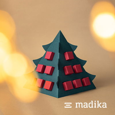 Da kommt Weihnachtsstimmung auf: Tannenbaum-Kalender in Grün-Rot Adventskalender weihnachtlicher Tannenbaum