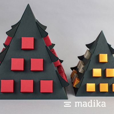 Den Adventskalender bieten wir in zwei verschiedenen Größen an Adventskalender in Tannenbaum Form in zwei Gößen