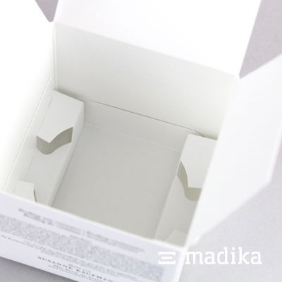 Weiße Faltschachtel mit Inlay Weiße Faltschachtel mit Inlay