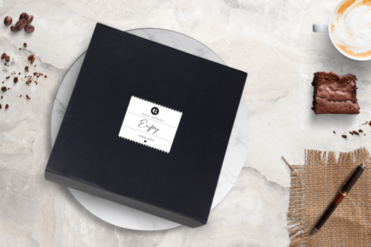 Geschenkbox mit personalisiertem Logo-Sticker Personalisierte Geschenkbox