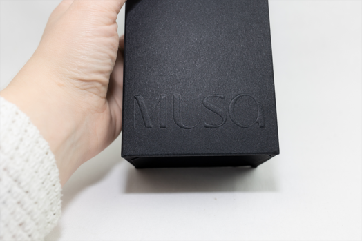 Blindprägung schwarzer Karton