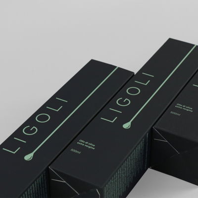 Schwarze Flaschenverpackung