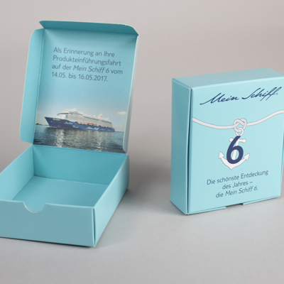 hellblaue Verpackung