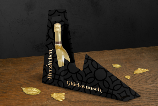 Pyramiden Champagner Verpackung zum Aufklappen Pyramiden Champagner Verpackung zum Aufklappen