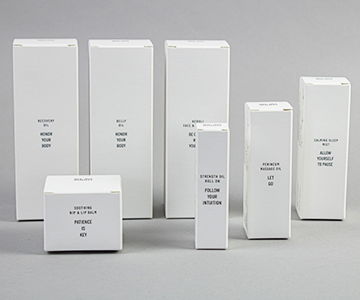 Kosmetikverpackung mit dezenter schwarzen Bedruckung