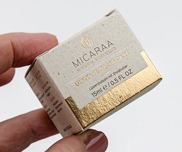 Faltschachtel mit goldener Heißfolienprägung - Als Kosmetikverpackung genutzt