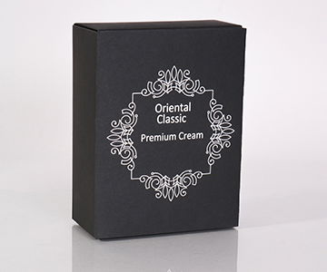 Schwarze Kartons nach Maß